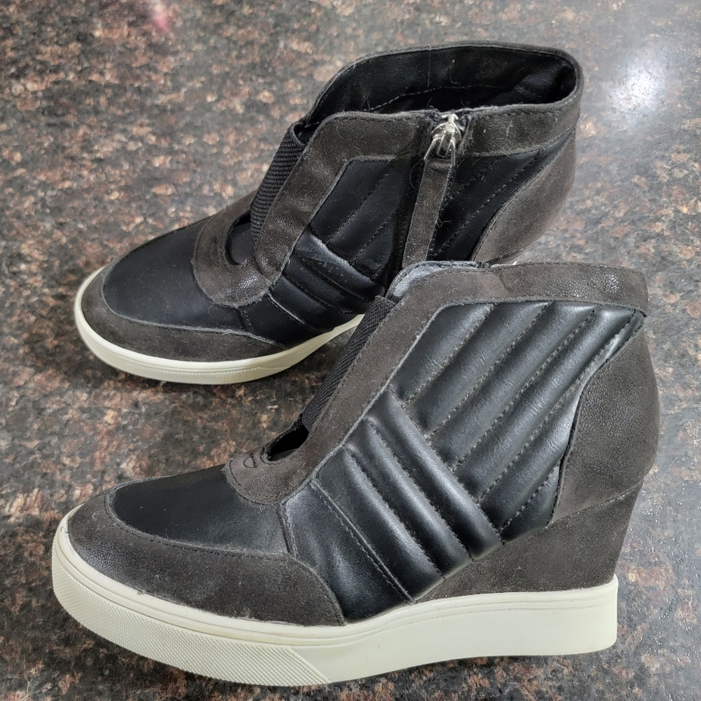 MIA wedge sneaker